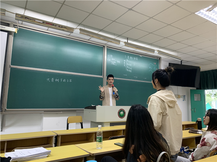 艾扎尔同学试讲-课堂提问.jpg