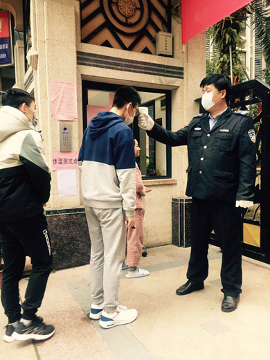 三等奖 赵晓婷18日语2班 抗击疫情,使命有我_副本.png